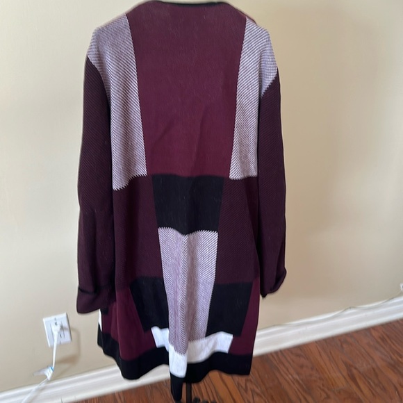 Cardigan Mauve white and black,geometric pattern,By KasperSize L - Picture 2 of 4